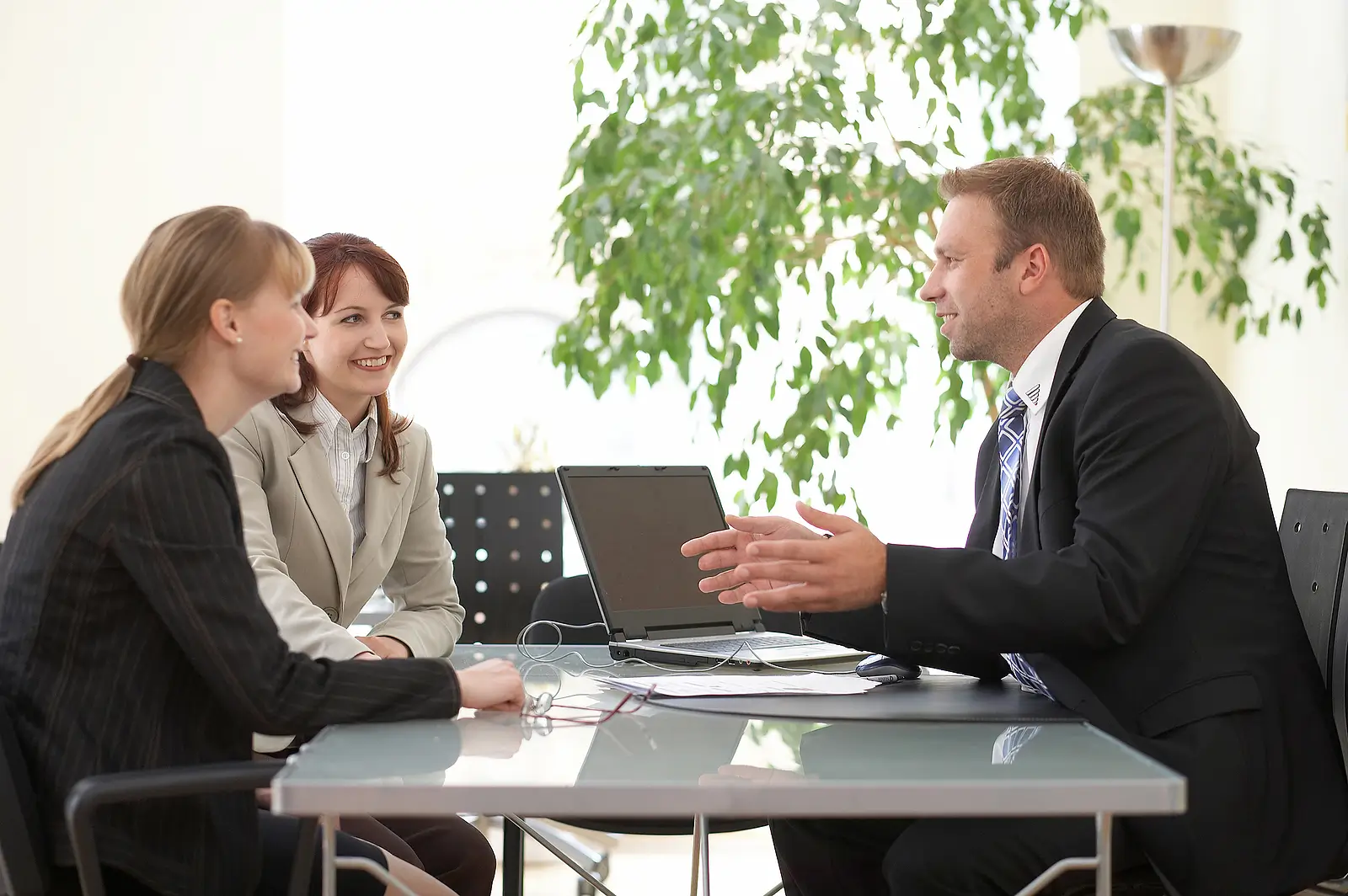 What Should Be Included in a Monthly Property Management Report for Dallas Rental Owners?